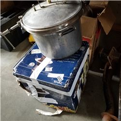 3 PRESSURE COOKERS AND CHOCOLATE FOUNTAIN