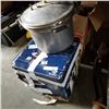 Image 1 : 3 PRESSURE COOKERS AND CHOCOLATE FOUNTAIN