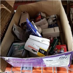 BOX OF LIGHT BULBS