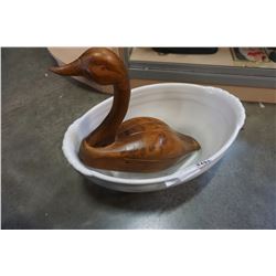 LARGE WHITE CERAMIC POT AND WOODEN DUCK