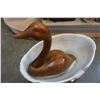 Image 3 : LARGE WHITE CERAMIC POT AND WOODEN DUCK