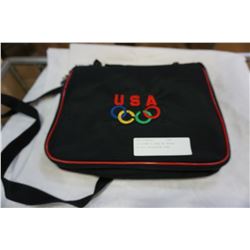 USA OLYMPIC CASE W/ APROX 100-200 COLLECTOR PINS