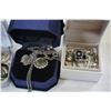 Image 3 : 4 TRAYS OF VARIOUS JEWELLERY