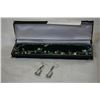 Image 2 : NECKLACE AND EARRING SET IN GREEN CASE