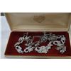 Image 3 : SILVER PLATED PLATE AND TRAY OF VARIOUS JEWELLERY