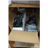 Image 2 : BOX OF PARROT AND BIRD PINS