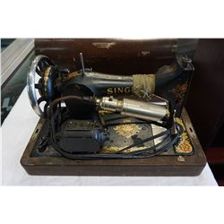 ANTIQUE SINGER 1911 SEWING MACHINE