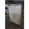Image 1 : WHITE WARDROBE