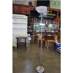 FLOOR LAMP W/ FLEXIBLE HEAD