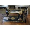 Image 3 : ANTIQUE SINGER SEWING MACHINE IN WOOD CABINET