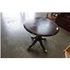 Image 1 : ROUND MAHOGANY PARLOUR TABLE