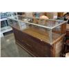Image 3 : VINTAGE DISPLAY COUNTER BY IDEAL SHOW CASE AND FIXTURE CO VANCOUVER BC