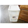 Image 4 : 3 DISPLAY SHELFS AND 3 DRAWER ORGANIZER