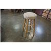 Image 1 : UPHOLSTERED STOOL
