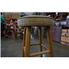 Image 3 : UPHOLSTERED STOOL