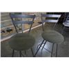 Image 2 : 2 SWIVEL BAR STOOLS
