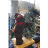 Image 2 : WELCOME BEAR HOLDING CHRISTMAS TREE