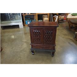2 DOOR VINTAGE LOOK CUPBOARD