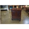 Image 1 : 2 DOOR VINTAGE LOOK CUPBOARD