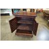 Image 3 : 2 DOOR VINTAGE LOOK CUPBOARD