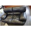 Image 1 : BLACK LEATHER LOVESEAT