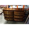Image 2 : 6 DRAWER BOW FRONT DRESSER