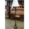 Image 1 : METAL AND WOOD BASE FLOOR LAMP