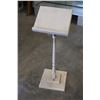 Image 2 : BURL BASE PODIUM AND SMALL WHITE PODIUM