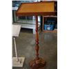 Image 3 : BURL BASE PODIUM AND SMALL WHITE PODIUM