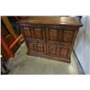 Image 1 : 2 DOOR WOOD CABINET