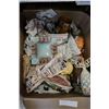 Image 2 : BOX OF ANTIQUE AND VINTAGE COLLECTIBLES