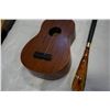 Image 2 : BAKE LITE SHOEHORN AND HAWAIIAN UKULELE