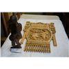 Image 1 : WOOD FIGURE AND EASTERN WALL ART
