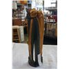 Image 1 : BELANESE WOOD CARVED FIGURE