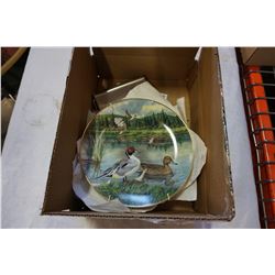 LOT OF 5 COLLECTOR DUCK PLATES BY EDWIN KNOWLES W/ FLASK