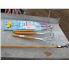 Image 1 : LOT OF 4 GARDEN TOOLS AND ROOT FEEDER