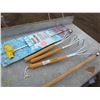 Image 2 : LOT OF 4 GARDEN TOOLS AND ROOT FEEDER