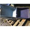 Image 2 : LOT OF 2 SNOW SHOVELS