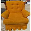 Image 1 : CHAIR (VINTAGE) *GOLD* (WITH ALL CUSHIONS)