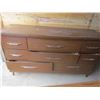 Image 1 : DRESSER (8 DRAWER)