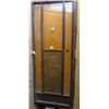 Image 1 : LOT OF 2 DOORS (1 SCREEN DOOR, METAL) *1 WOOD*