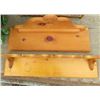 Image 3 : LOT OF 3 SHELVES AND ARTIFICIAL PLANT ( 2 WOOD SHELVES, 1 WICKER)