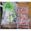 Image 1 : LOT OF MISC HOUSEWARE ITEMS (NEW) *CLEANING BRUSHES, OVEN MITTS, DISH DRYING MAT, ETC*