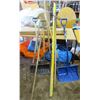 Image 1 : LOT OF 12 YARD ITEMS (SHOVELS, PITCHFORKS, BROOMS, 2 X LEVELS, ETC)