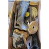 Image 2 : LOT OF MISC ITEMS (5 X BUNDLES OF APPROX 30 PIECES EACH OF METAL CORNERS FOR HANGING SIDING 37"L, RO