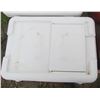 Image 2 : LOT OF 4 COOLERS (2 X COLEMANS 20.5"L X 12"D) *2 X RUBBMAID WATER COOLERS 5 GALLON*