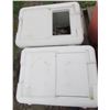 Image 3 : LOT OF 4 COOLERS (2 X COLEMANS 20.5"L X 12"D) *2 X RUBBMAID WATER COOLERS 5 GALLON*