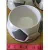 Image 2 : LOT OF 4 DOG DISHES (SOCCER BALL PATTERN) *2 X MEDIUM AND 2 X LARGE* (NOS)