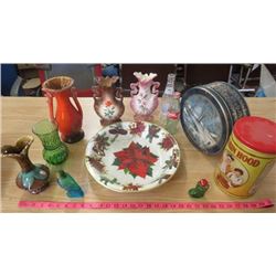 LOT OF MISC ITEMS ( 5 X VASES, 2 X POP BOTTLES, 2 X TINS, AND PLASTIC TRAY)