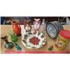Image 1 : LOT OF MISC ITEMS ( 5 X VASES, 2 X POP BOTTLES, 2 X TINS, AND PLASTIC TRAY)